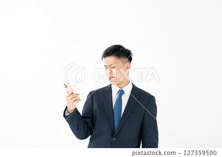 年輕男性商務智慧型手機 127359500