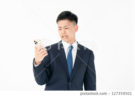 年輕男性商務智慧型手機 127359501