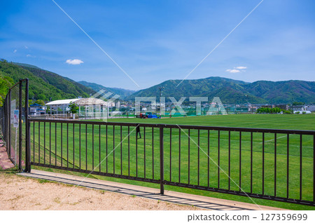 透過柵欄看到的松本市足球場 127359699