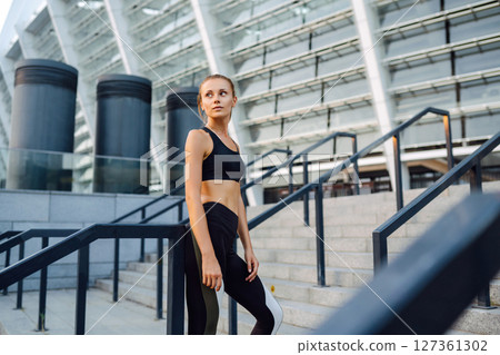 Portraits of a young sportswoman exercising outdoors. Concept of sport, active and healthy lifestyle 127361302