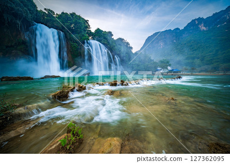 Ban Gioc waterfalls,also known as Detian waterfalls, a famous cross-border waterfall between Vietnam and China 127362095