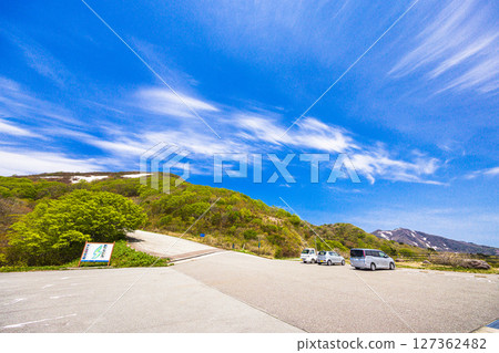 [Niigata Prefecture_Osado Skyline] A large panoramic view of the entire island of Sado, with the mainland in the distance 127362482