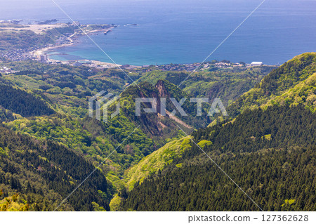 [Niigata Prefecture_Osado Skyline] A bird's-eye view of Sado Gold Mine (Doyu no Wareto) 127362628