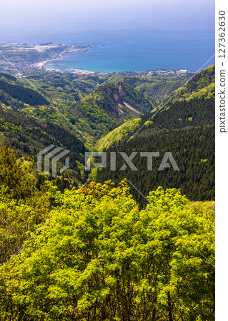 [Niigata Prefecture_Osado Skyline] A bird's-eye view of Sado Gold Mine (Doyu no Wareto) 127362630