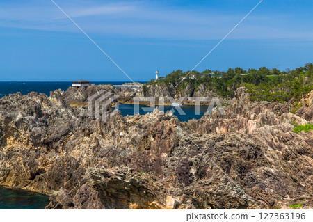 [Niigata Prefecture_Senkaku Bay] Rough cliffs created by erosion by rough waves over tens of thousands of years Spring 127363196
