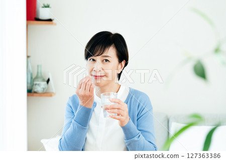 Middleweight drinking medicine 127363386