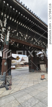 Amida Hall as seen from the Goei-do Gate of Nishi Honganji Temple Amida Hall as seen from the Goei-do Gate of Nishi Honganji Temple 127364116