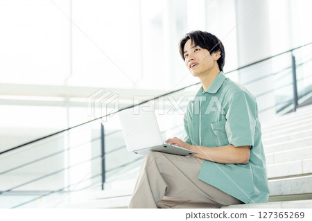 校園大學生 127365269