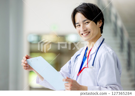 年輕醫生 127365284