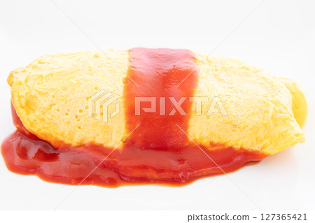 Delicious omelet rice with plenty of ketchup 127365421
