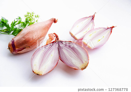 shallot 127368778