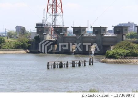 Edogawa Water Lock Gate on the Old Edogawa River 127369978