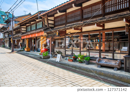 富山縣南礪市伊波町 127371142