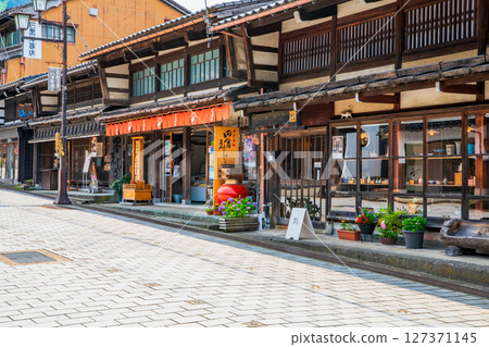 富山縣南礪市伊波町 127371145