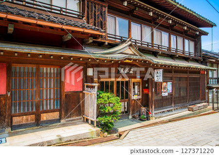 富山縣南礪市伊波町 127371220