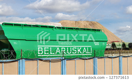 Belarus, Soligorsk 2021. Belarus potassium hopper with table salt from the largest Belarusian producers of potash fertilizers in the world. Freight car behind barbed wire. Sanctions 127371613