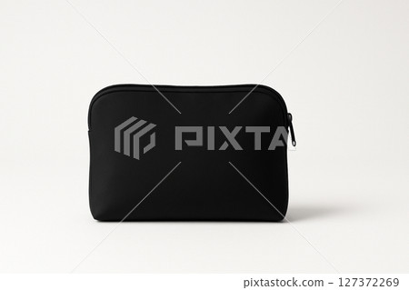 白色背景上一個簡單的黑色小袋 127372269