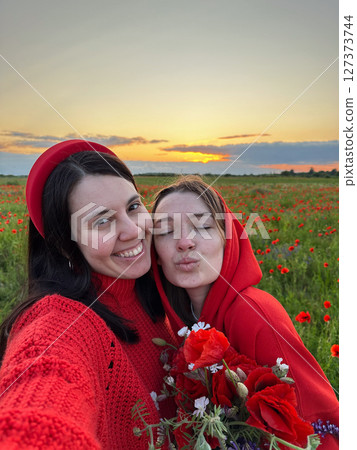 Women in Red in a Poppy Field 127373744