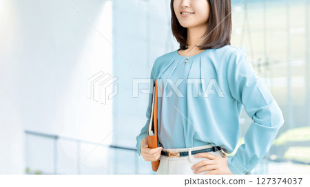 Smiling woman/business woman Smiling woman/business woman 127374037