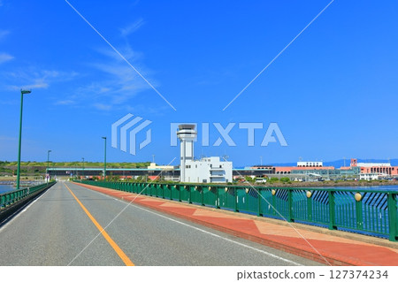 [長崎縣] 箕島大橋和長崎機場晴空萬裡 127374234