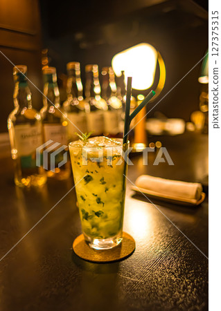 桌子照片/BAR 127375315