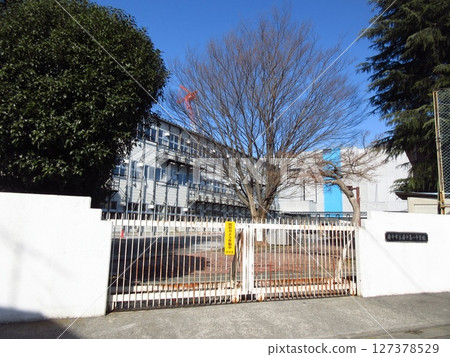 重建中的府中市立府中第一初中 127378529