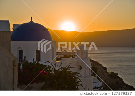 Sunrise in the city of Ia on Santorini 127379327