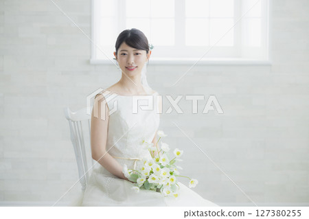 新娘做頭髮和化妝 127380255