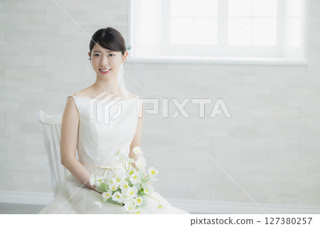 Bride doing hair and makeup 127380257