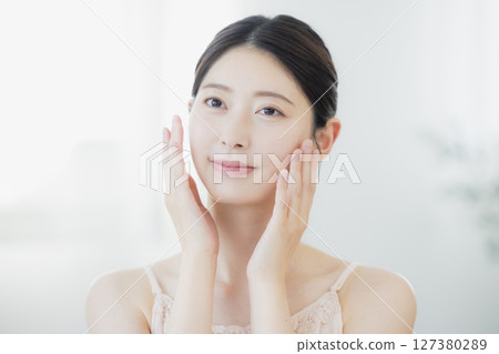 A young woman doing skin care 127380289
