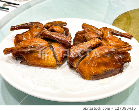 中式開胃菜：炸鴿子 127380430