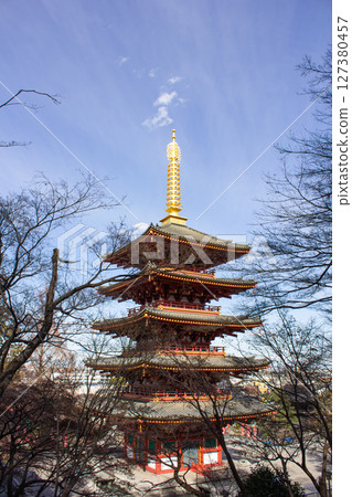 Five-story pagoda of Takahata Fudosumi 127380457