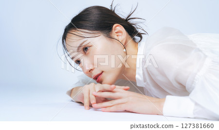 時尚女性的美容與護膚形象 127381660