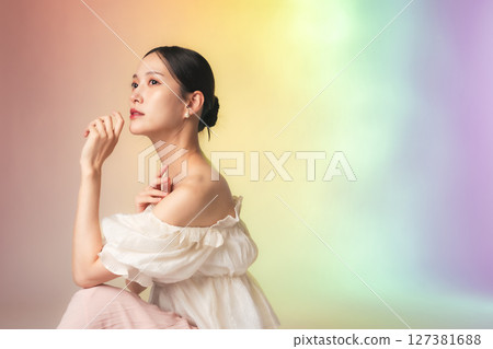 時尚女性的美容與護膚形象 127381688