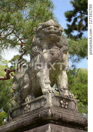 Kitano Tenmangu Shrine, guardian lion statues at the tower gate, Kamigyo Ward, Kyoto City 127381780