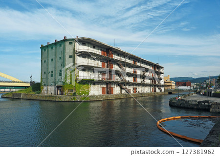 Otaru: Former Hokkai Canning Warehouse Co., Ltd. Warehouse No. 3 on the North Canal 127381962