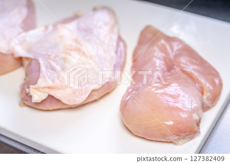 去皮雞胸肉 帶皮雞胸肉 對比 去皮雞胸肉 帶皮雞胸肉 對比 127382409