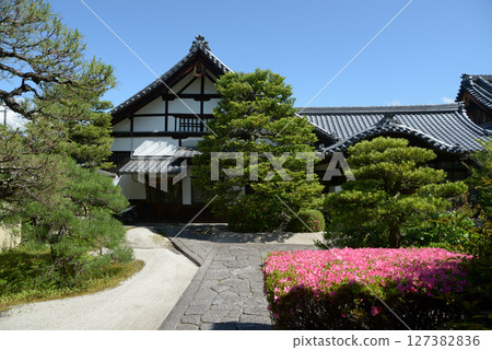 Jishi-in temple, priest's quarters and entrance, Nanzenji Fukuchi-cho, Sakyo-ku, Kyoto Jishi-in temple, priest's quarters and entrance, Nanzenji Fukuchi-cho, Sakyo-ku, Kyoto 127382836