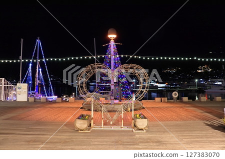 Dejima Wharf at night (night view towards the sea) 127383070