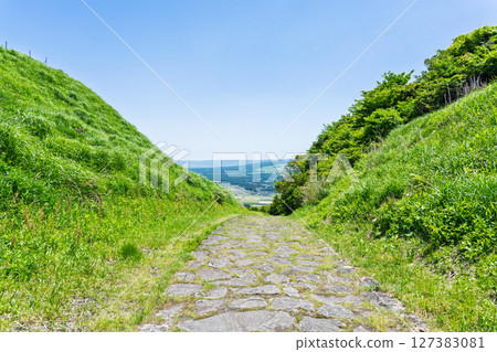 Bungo Kaido/Futatsutoge Stone-paved Road Nearby Scenic Spots (Fresh Greenery) Aso City 127383081