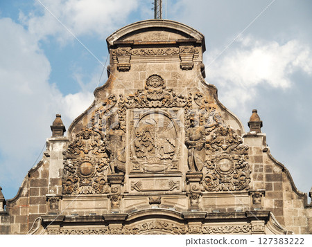 墨西哥城國家宮殿位於索卡洛廣場 127383222