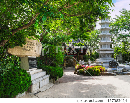 Busan Haedong Yonggungsa Temple Sanmun 127383414