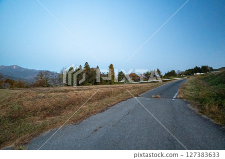 The historic old road "Salt Road" and its surrounding areas 127383633