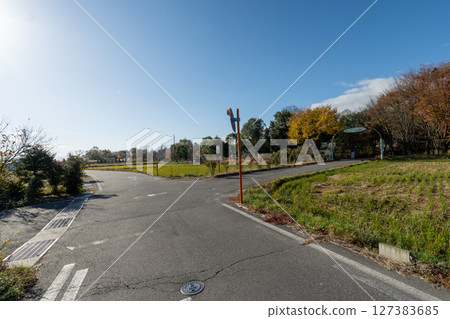 The historic old road "Salt Road" and its surrounding areas 127383685