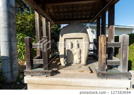 The historic old road "Salt Road" and its surrounding areas 127383694