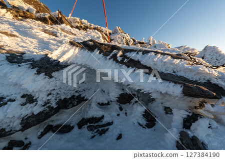 冬季的蓼科山和登山步道 127384190