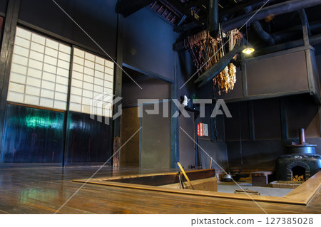 爐灶和神道教祭壇 127385028