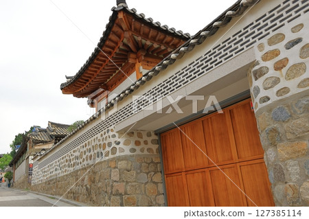 Bukchon Hanok Village, Seoul, Korea 127385114