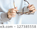 Women's hands 127385558
