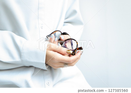 Women's hands Women's hands 127385560